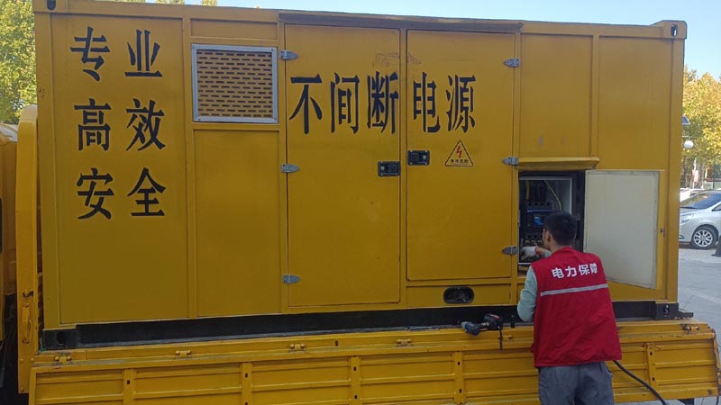 佛冈柴油发电机组和UPS电源配合使用时，如何避免切换过程中的电力中断？